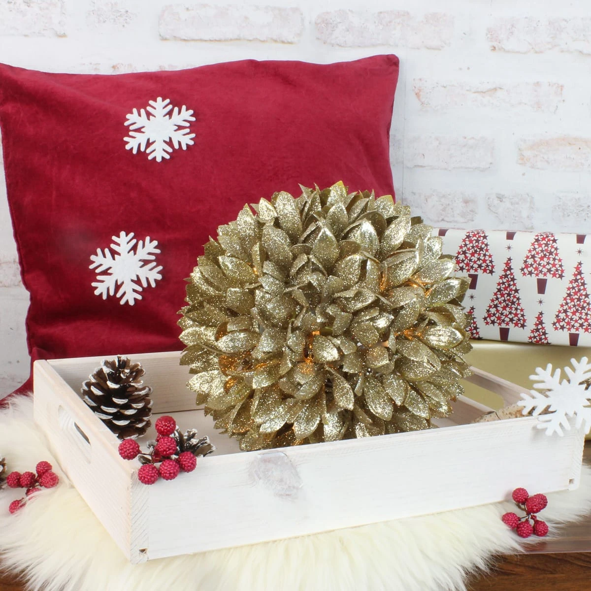 MARELIDA LED Dekoleuchte Glitzerball Silberne Blätter D: 21cm In Gold