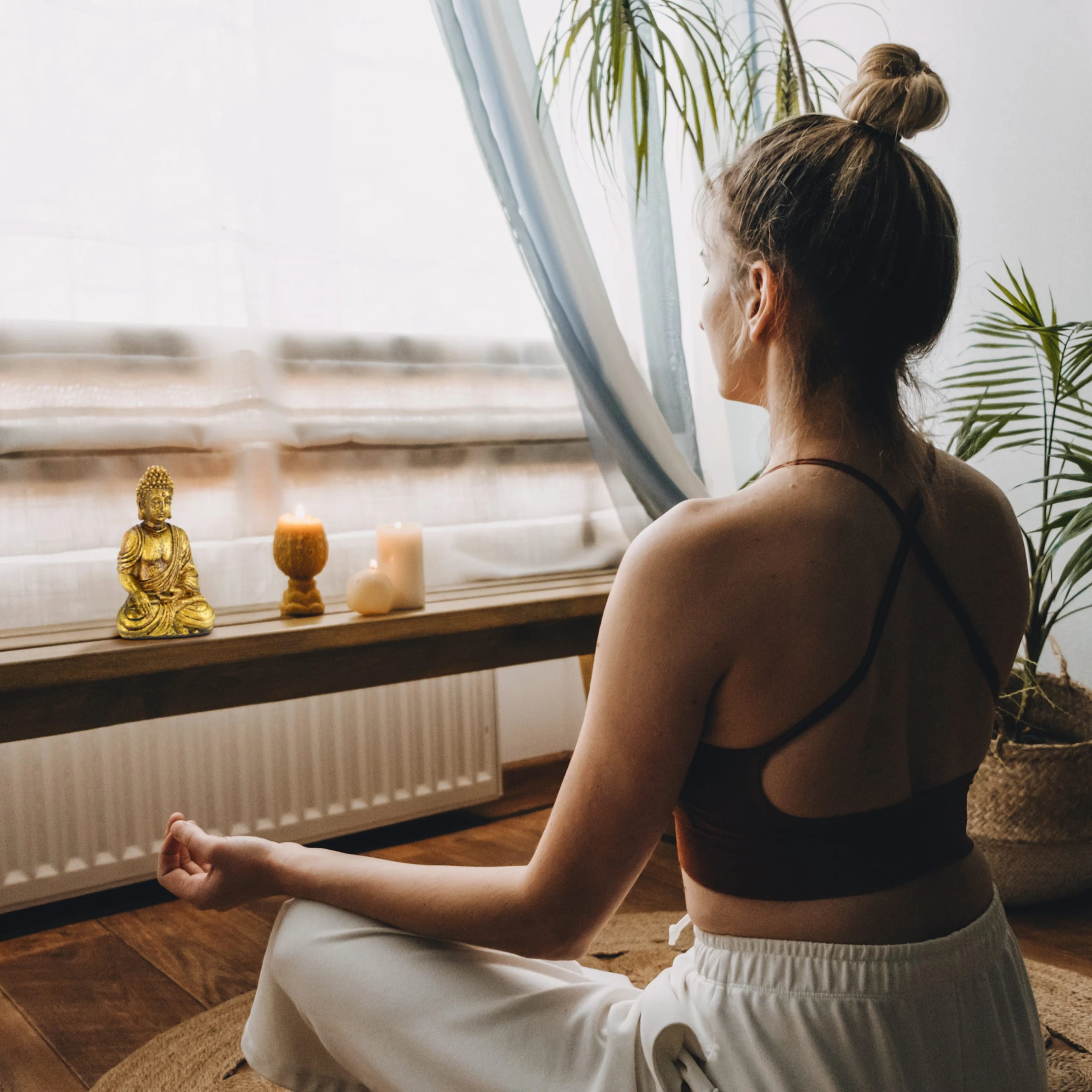 Relaxdays Buddha-Figur In Gold – Bild 3