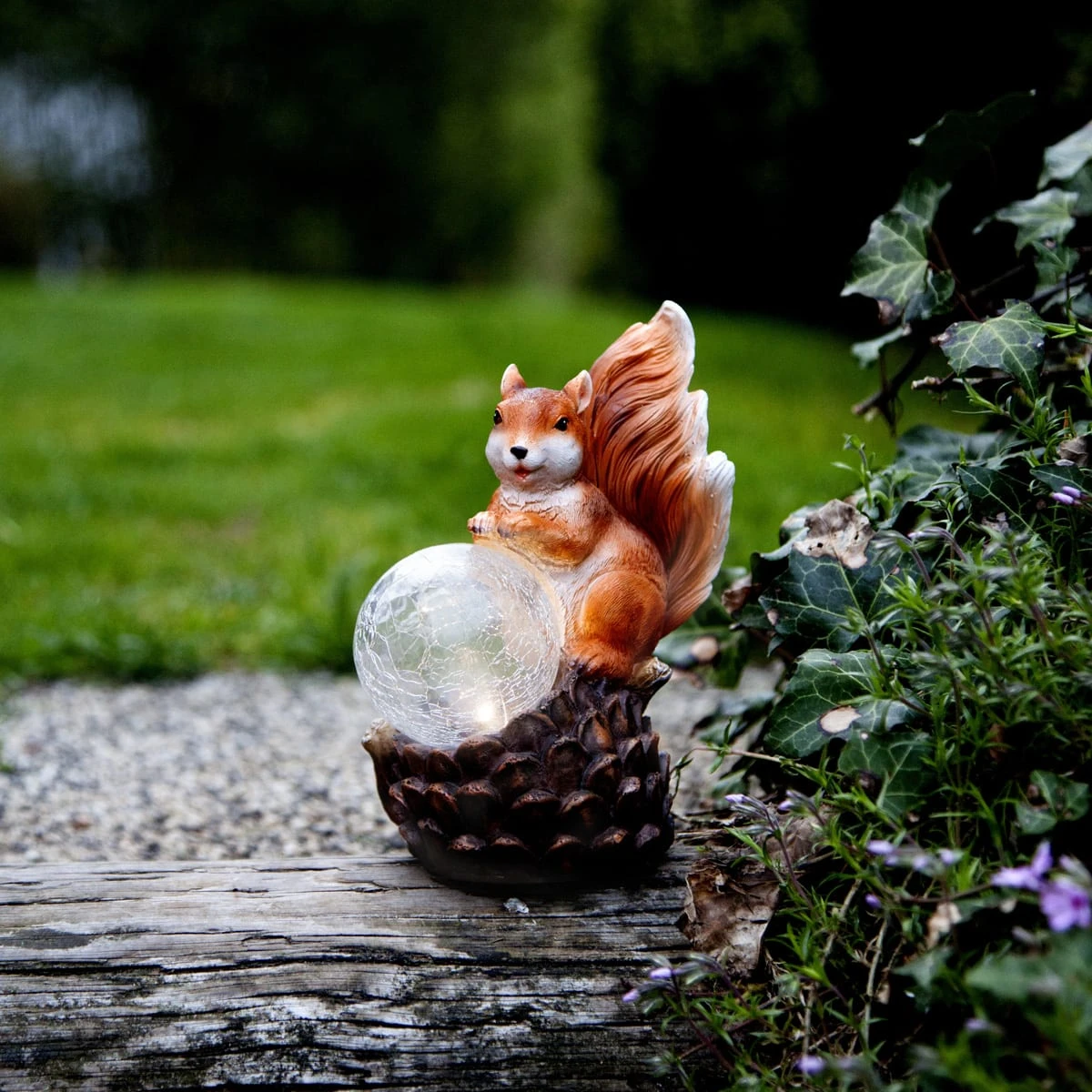 Star Trading LED Solar Gartenfigur Eichhörnchen Mit Lichtkugel In Braun - H: 16,5cm – Bild 2