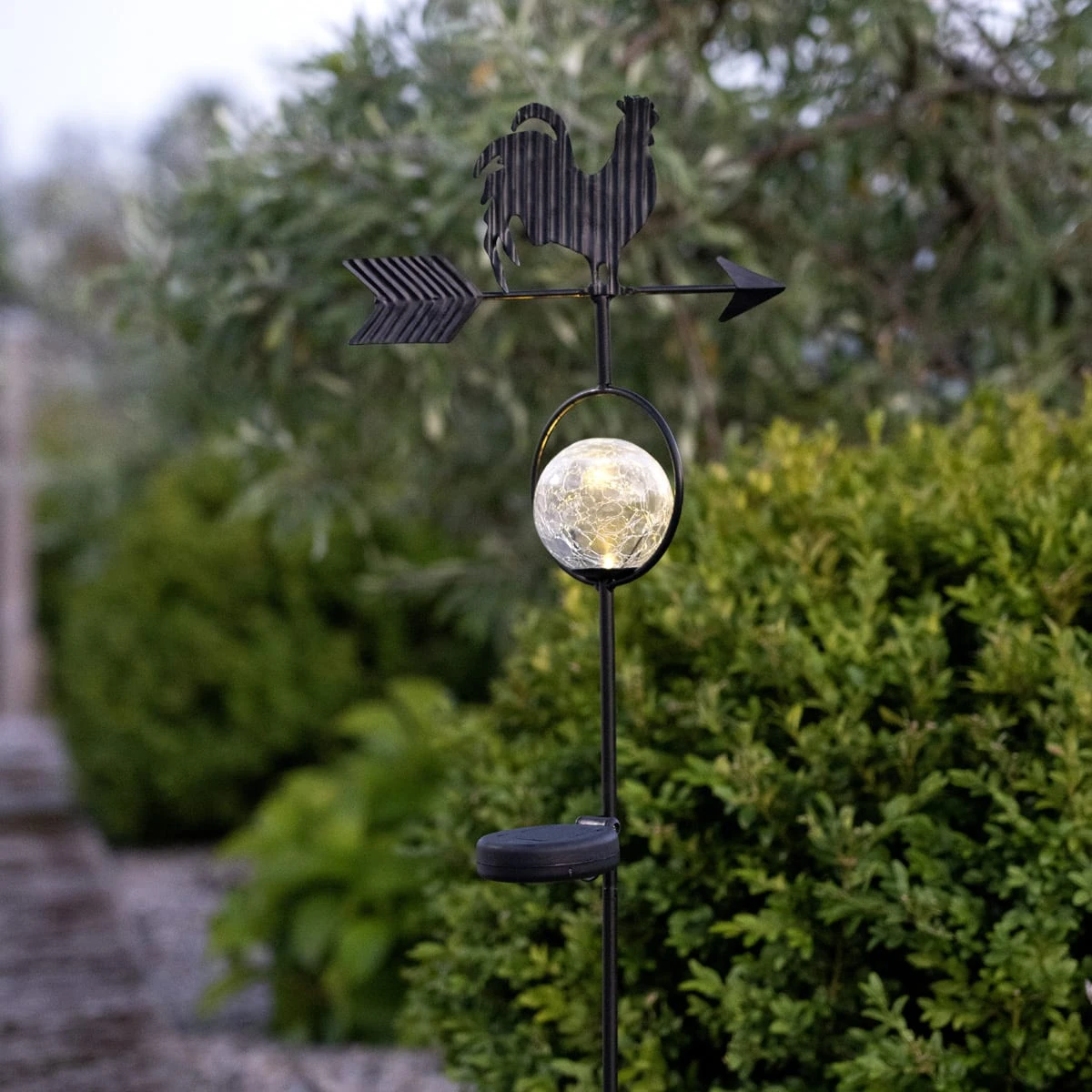 Star Trading LED Solar Gartenstecker Hahn Mit Windrichtungspfeil In Schwarz - H: 81cm – Bild 2