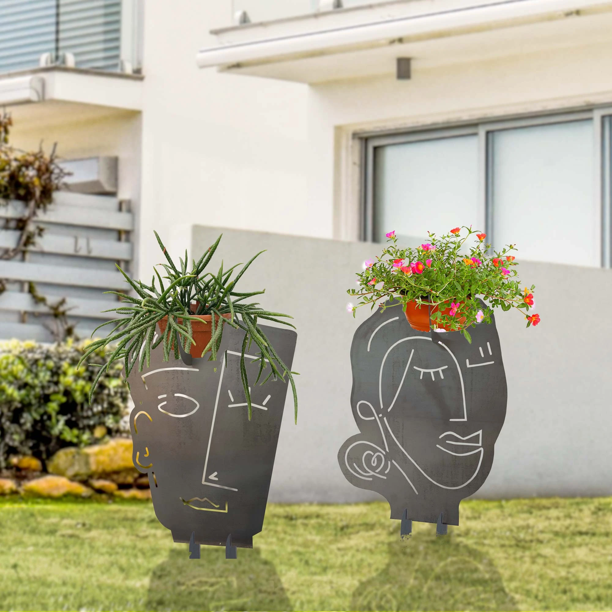 UNUS Gartenstecker Abstraktes Gesicht Mann Mit Pflanzschalenhalter In Silber – Bild 6