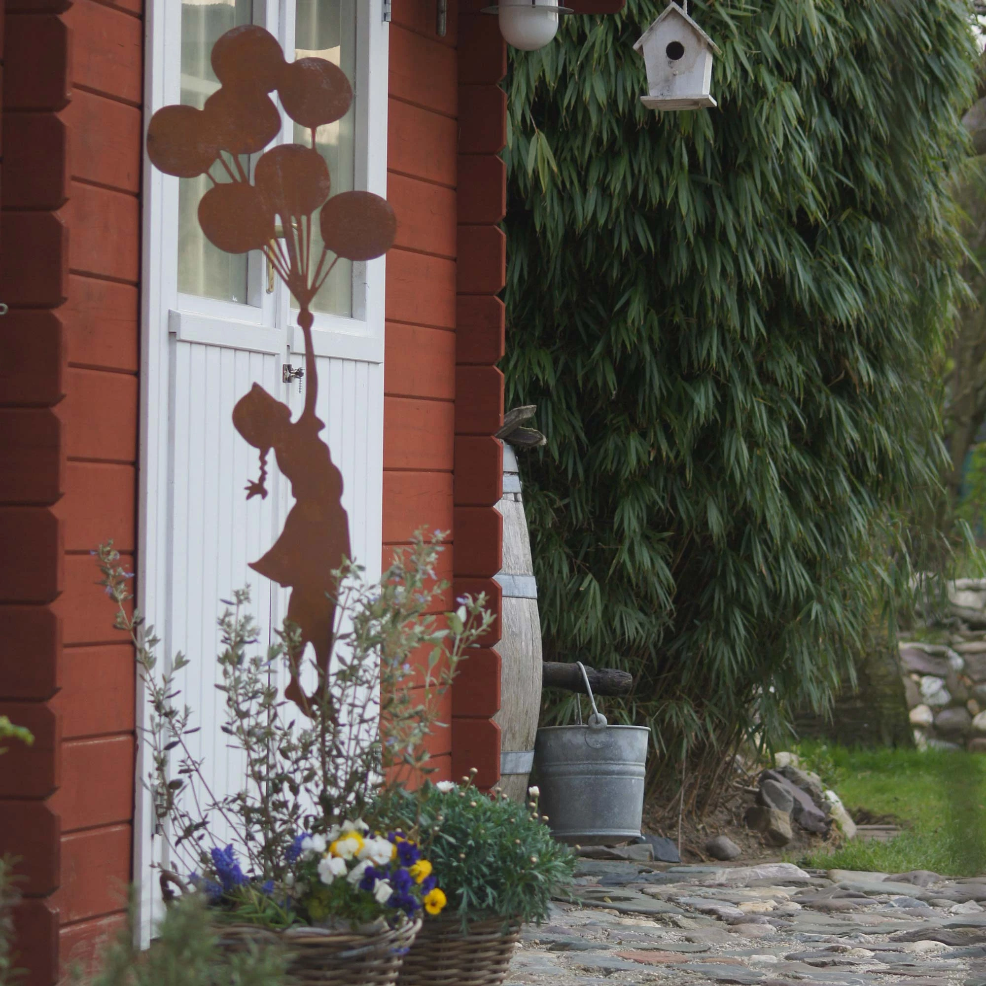 UNUS Gartenstecker Rost Mädchen Mit Ballons In Braun – Bild 5