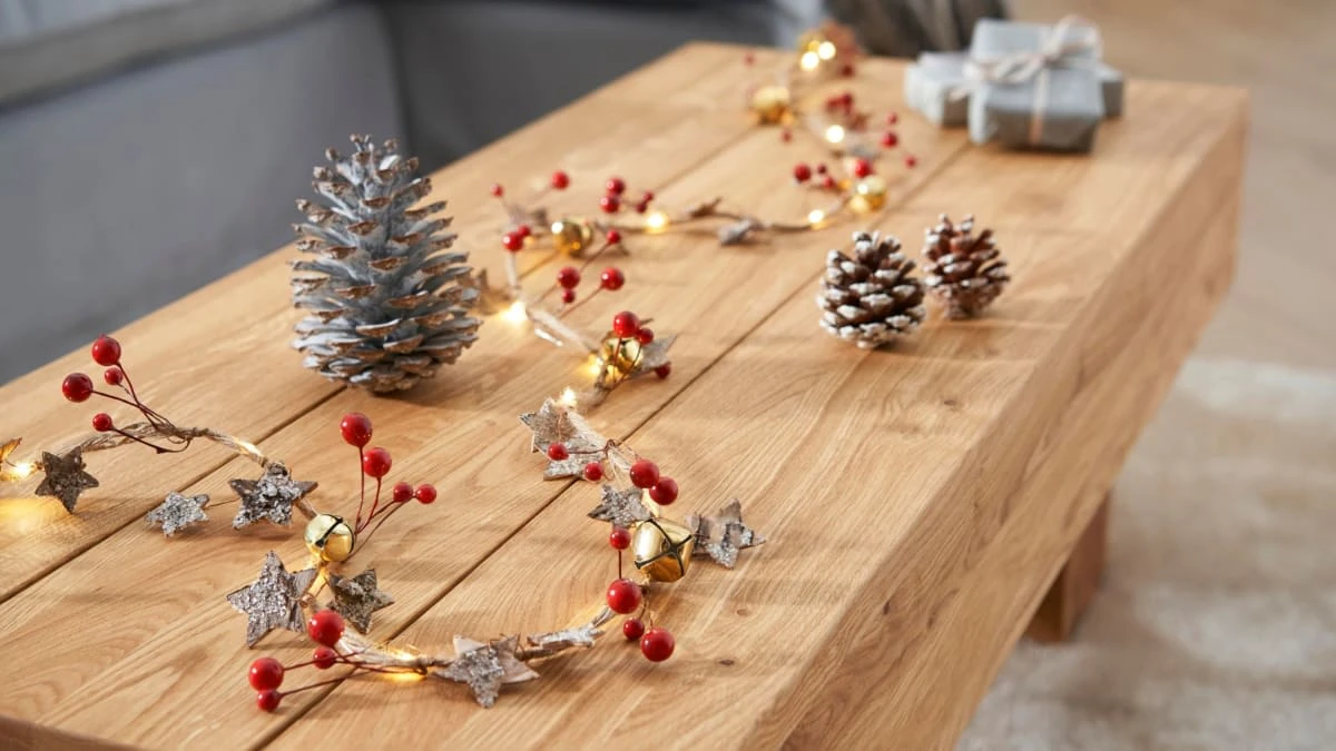 PureDay LED-Lichterkette Glöckchen, Rot/Goldfarben – Bild 3